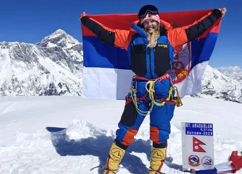 Naučnica i planinarka, Bogdana Jelić na jednom od najlepših vrhova Himalaja – Ama Dablam i priča koja inspiriše