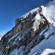 Everest summit push crowd
